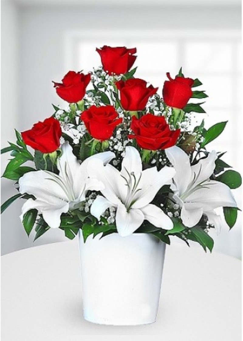 seramik vazoda lilyum ve güller