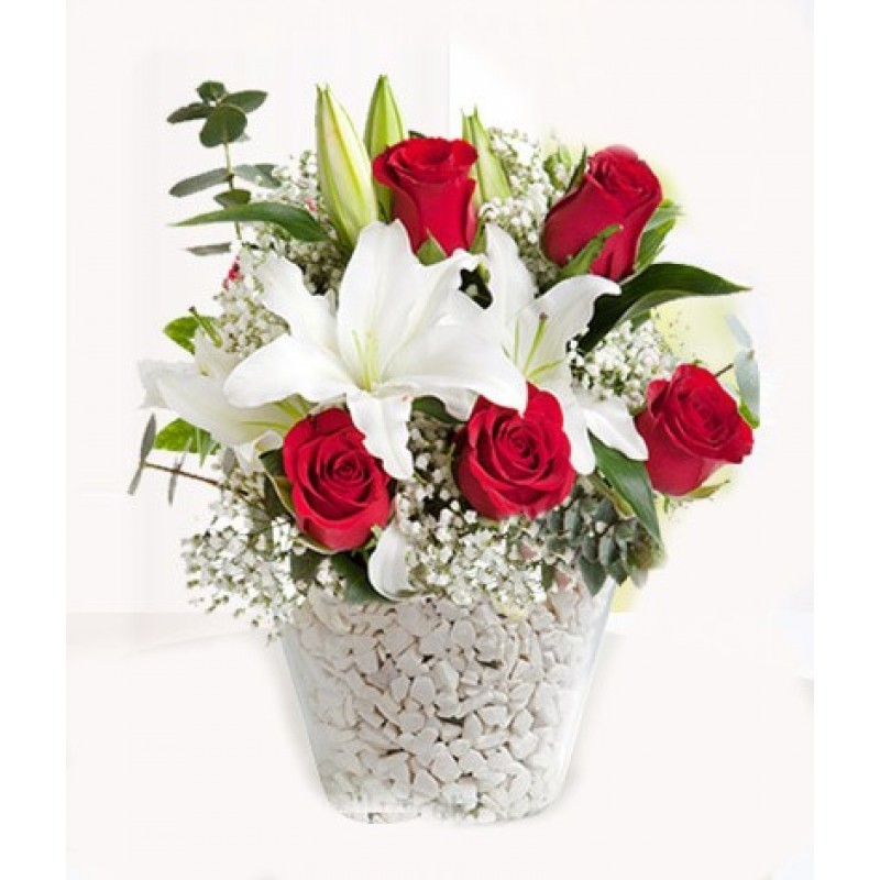 Konikte lilyum ve güller