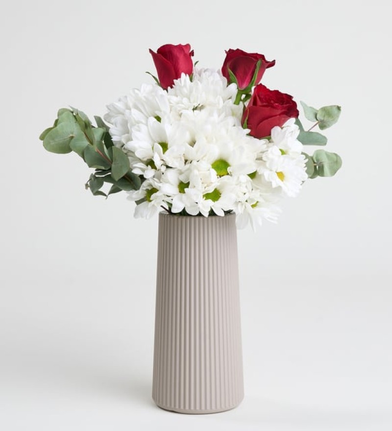 Bej Vazoda Papatya ve Güller