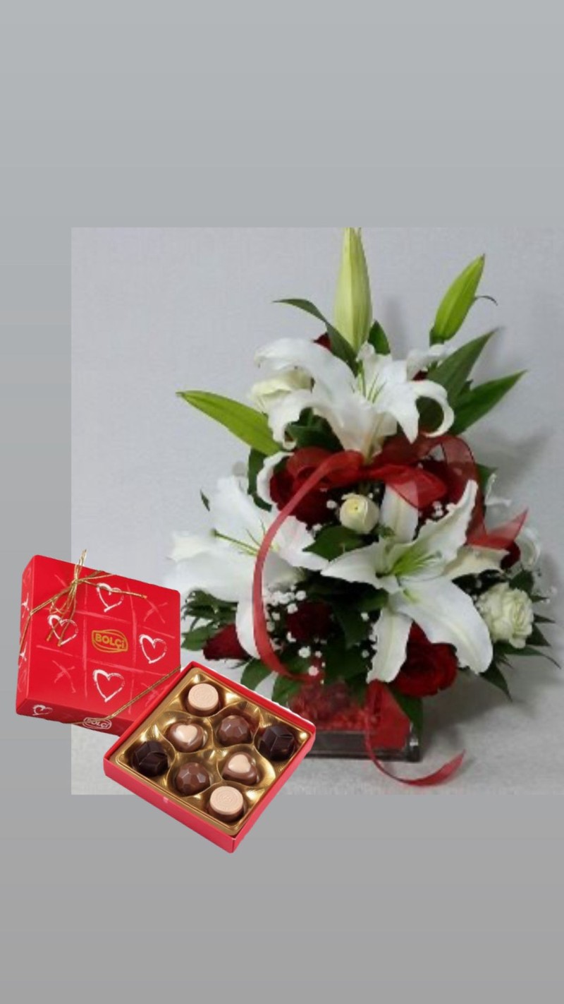 Kare Camda Lilyum, Gül Aranjmanı ve Çikolata