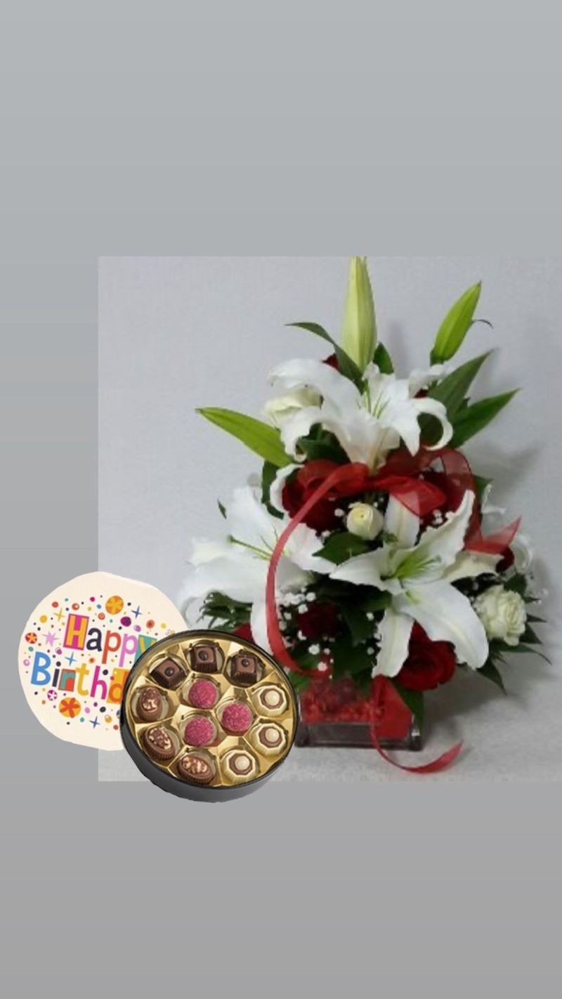 Lilyumlar, Güller Aranjmanı ve Doğum Günü Temalı Çikolata