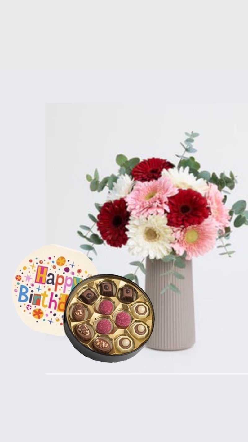 Vazoda Renkli Gerberalar ve Doğum Günü Temalı Çikolata