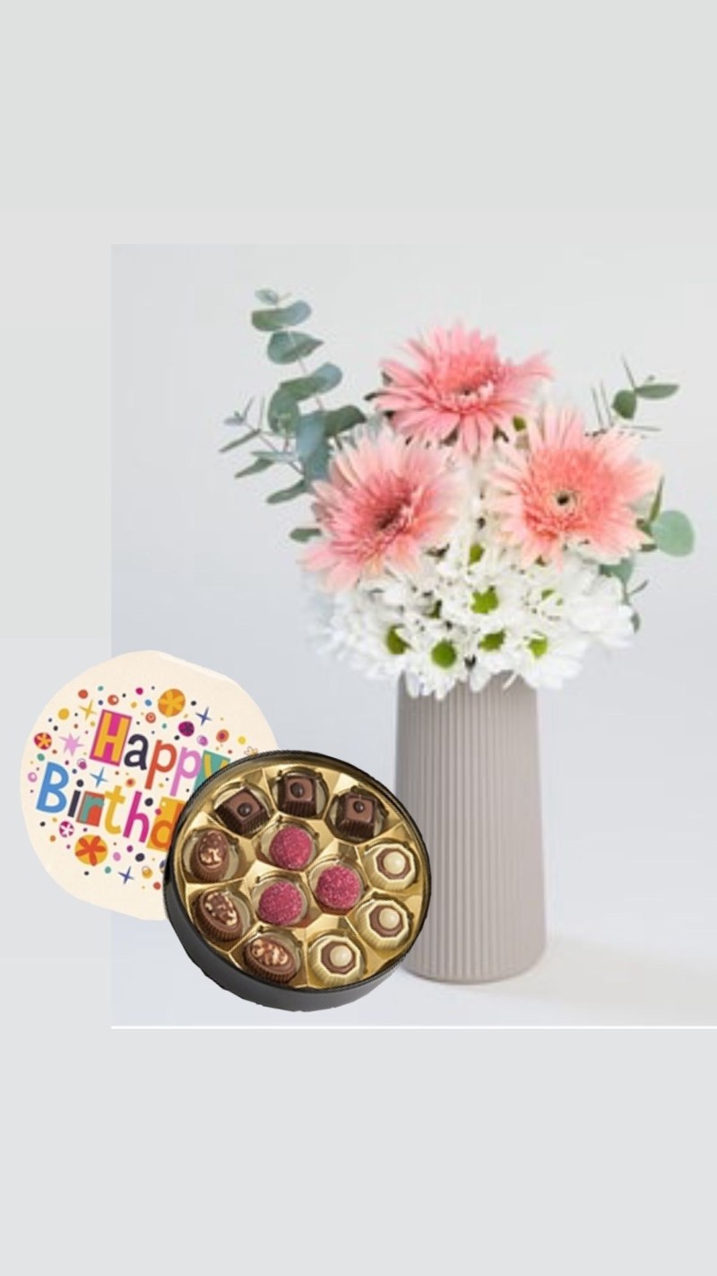 Vazoda Pembe Gerberalar ve Papatyalar & Doğum Günü Temalı Çikolata