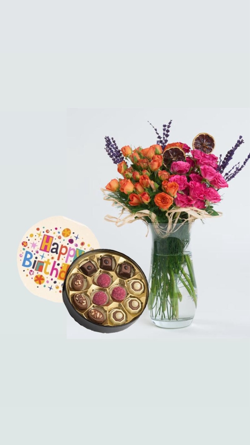 Vazoda Renkli Çardak Güller & Doğum Günü Temalı Çikolata