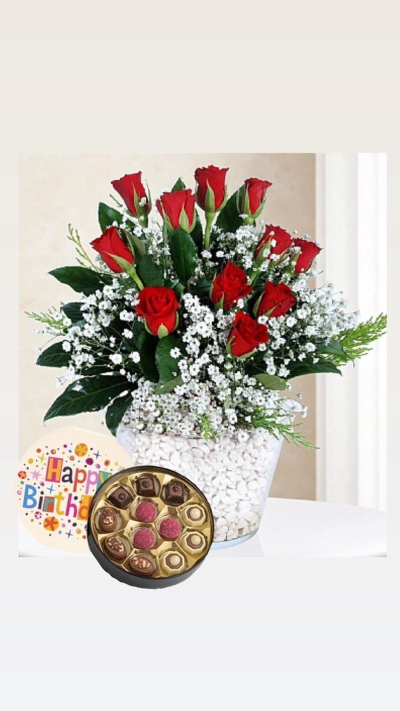 Vazoda Kırmızı Güller & Doğum Günü Temalı Çikolata
