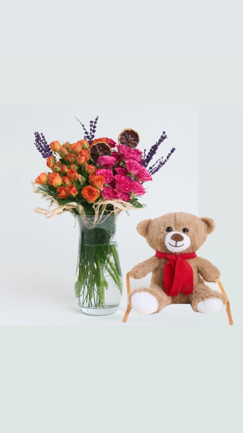 Vazoda Renkli Çardak Güller & Peluş Ayı