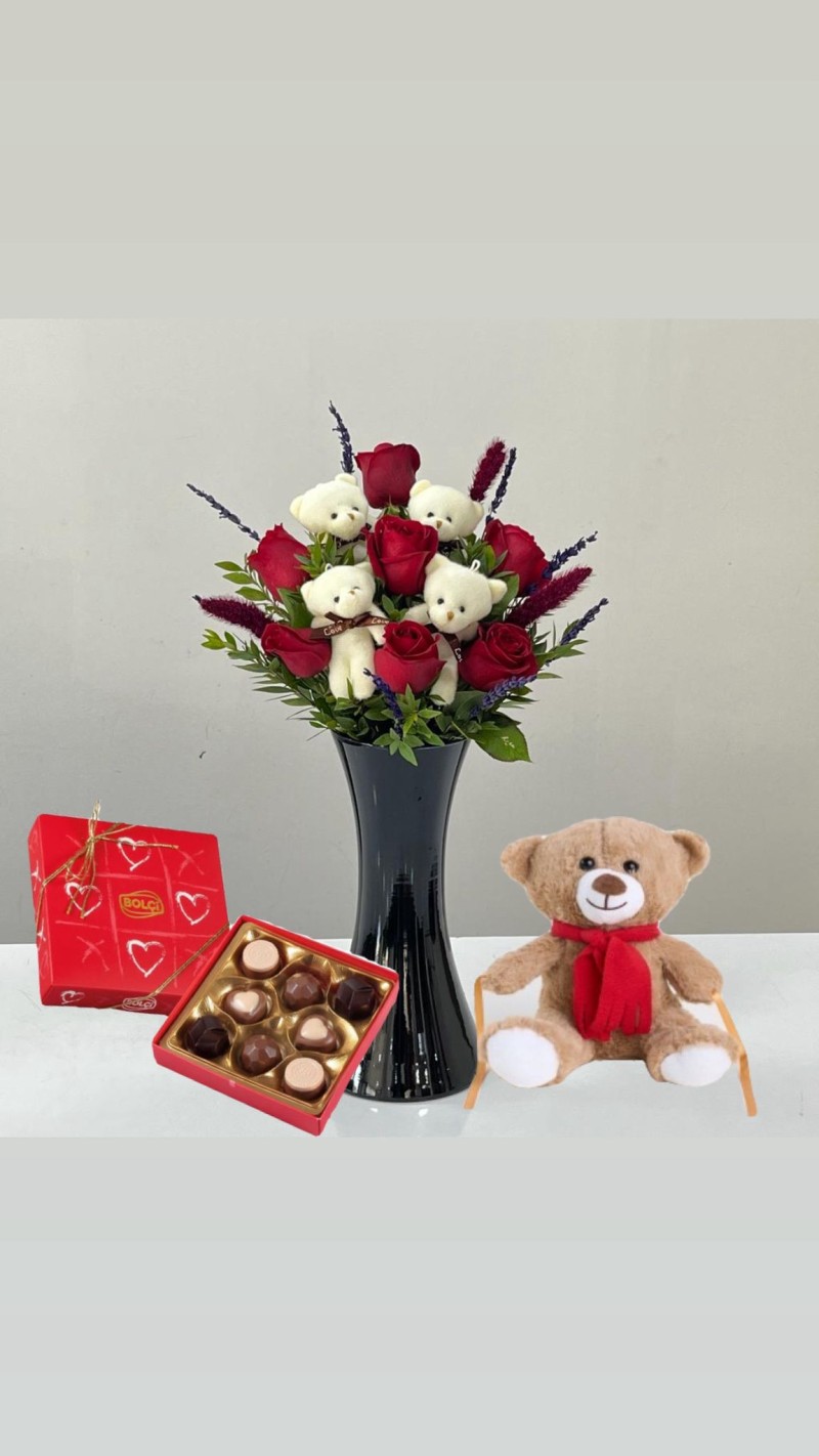 Vazoda Kırmızı Güller ve Ayıcıklar & Peluş Ayı & Çikolata