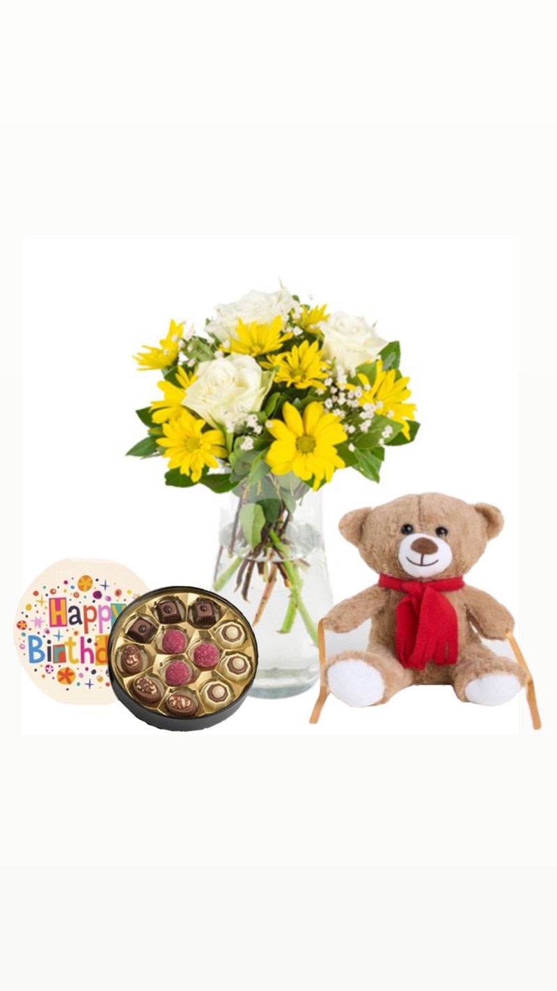 Vazoda Beyaz Güller ve Sarı Papatyalar & Peluş Ayı & Doğum Günü Temalı Çikolata