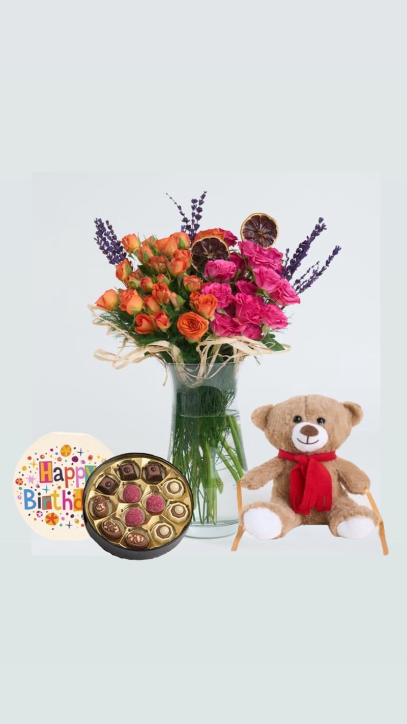 Vazoda Renkli Çardak Güller & Peluş Ayı & Doğum Günü Temalı Çikolata