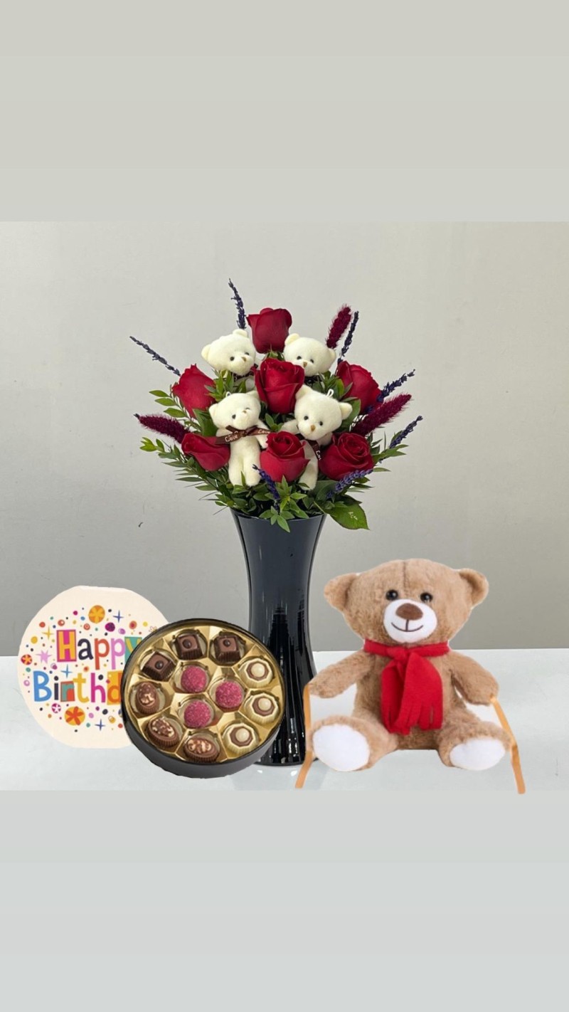 Vazoda Kırmızı Güller ve Ayıcıklar & Peluş Ayı & Doğum Günü Temalı Çikolata