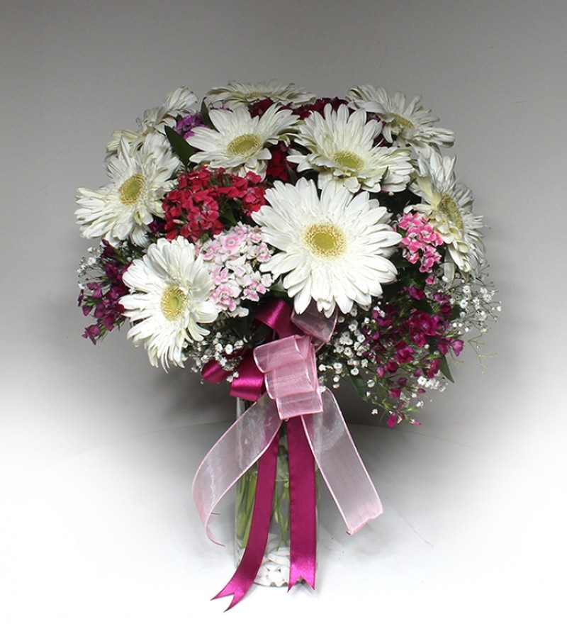 CAM VAZODA BAHAR ÇİÇEKLERİ